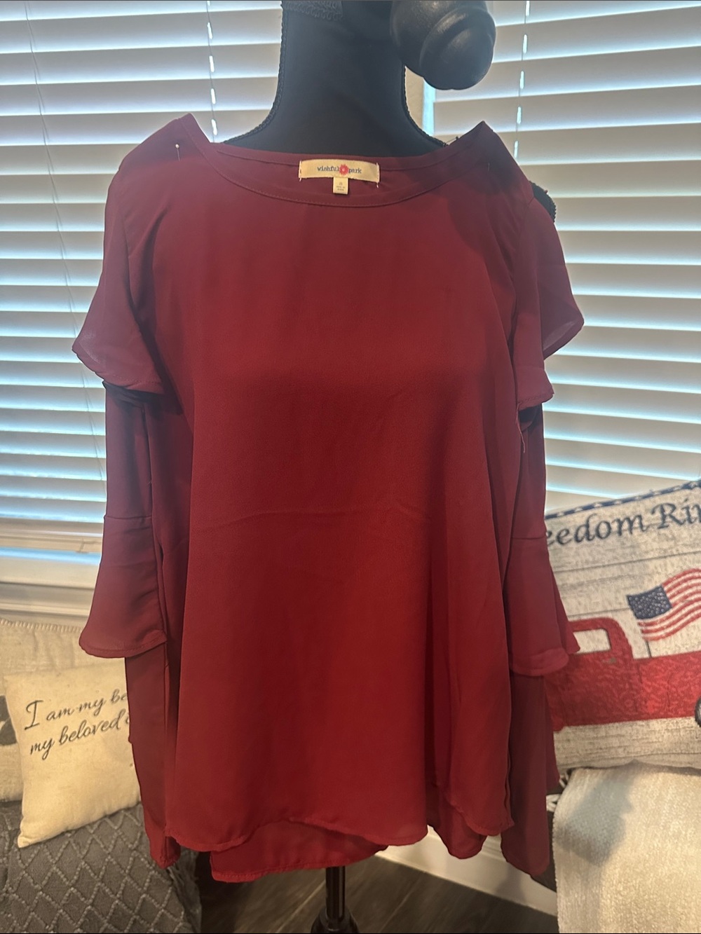 Violet & Claire Women's Burgundy Cold-Shoulder Flutter Sleeve Blouse
